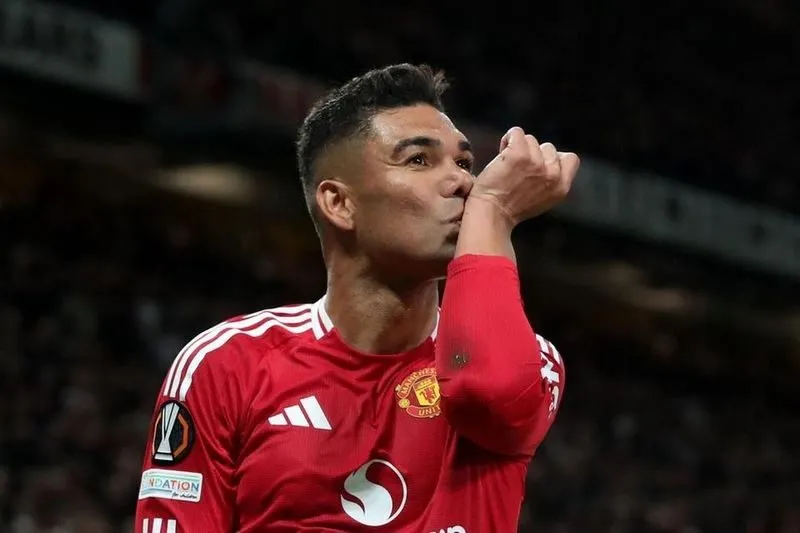 Casemiro sẽ tiếp tục gắn bó với Manchester United
