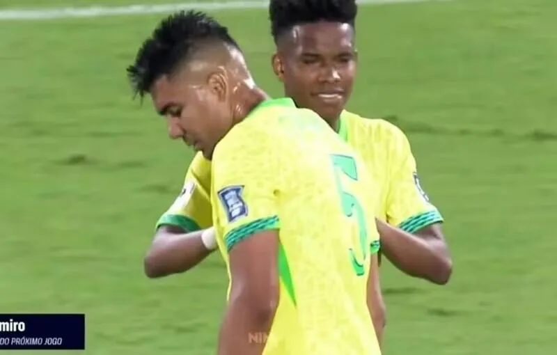 Khoảnh khắc Casemiro nổi nóng với Estevao